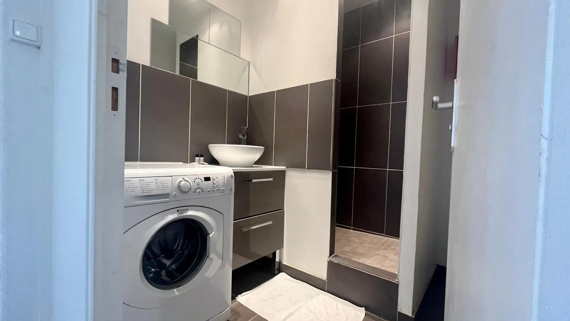 Suite Lavani Lyon 0*,  France